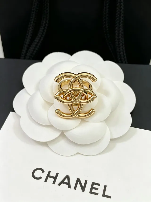 Chanel Camellia Ring White Gold Interlocking CC Logo Flower Base Ring 2