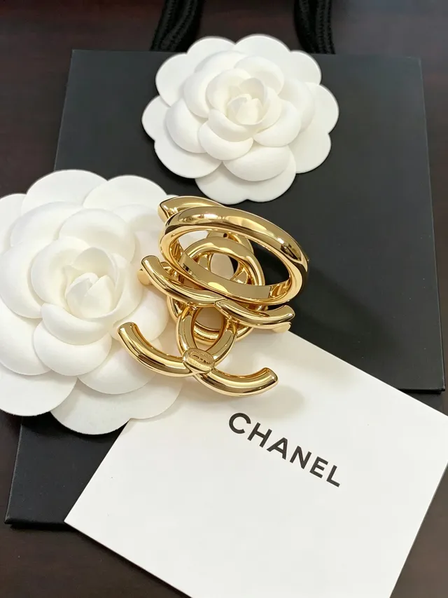 Chanel Camellia Ring White Gold Interlocking CC Logo Flower Base Ring 3