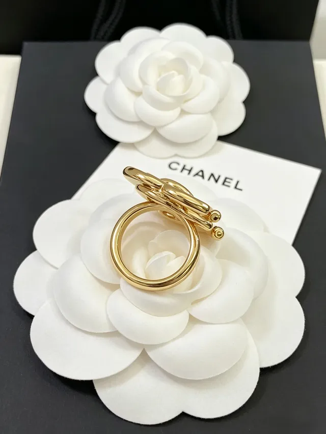 Chanel Camellia Ring White Gold Interlocking CC Logo Flower Base Ring 4