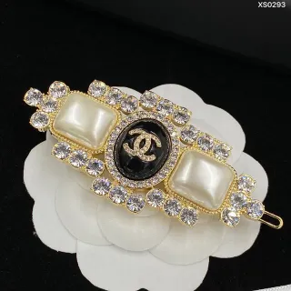 Chanel CC Bar Broche de Oro Metal Blanco Resina con Efecto Perlado