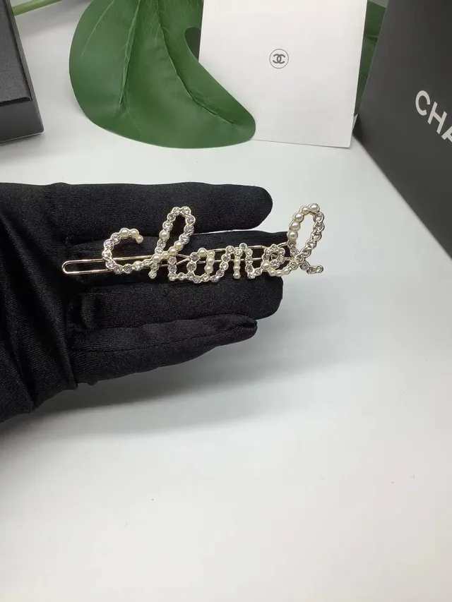 Chanel CC Bar Broche Or Métal Blanc Résine Effet Perle 13