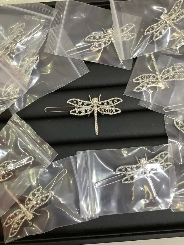 Chanel CC Bar Broche Or Métal Blanc Résine Effet Perle 22