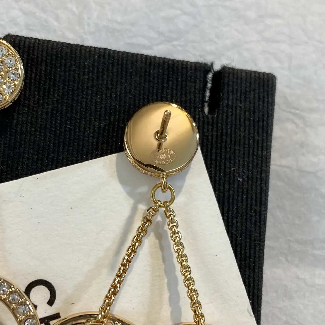 Chanel CC Chain Pavé Crystal बूंदे कानों की नथुरी 2