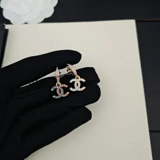 Chanel CC Logo 水晶垂坠耳环