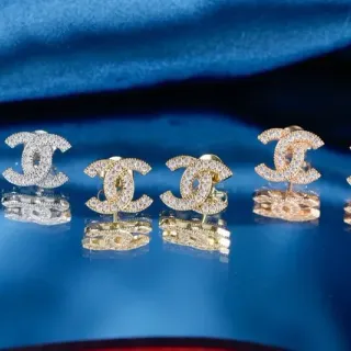 Chanel CC Logo Pavé क्रिस्टल स्टड ईयरिंग्स