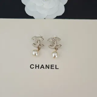 Chanel CC 珍珠水晶垂坠耳环