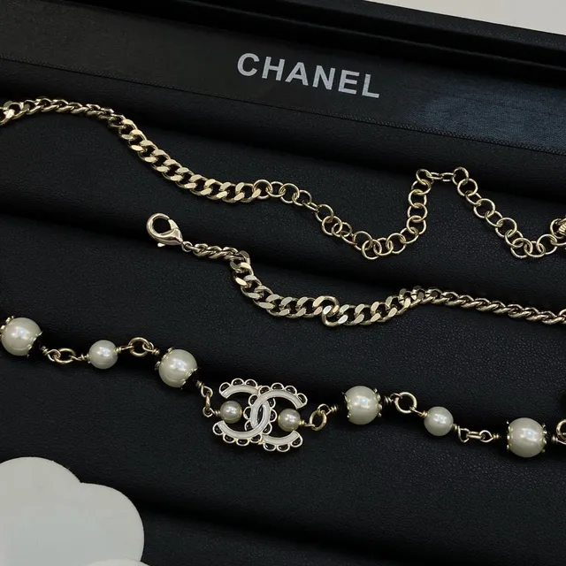 Chanel CC Pearl Necklace Gold Beige Curb Chain Cultured Beads Necklace 3