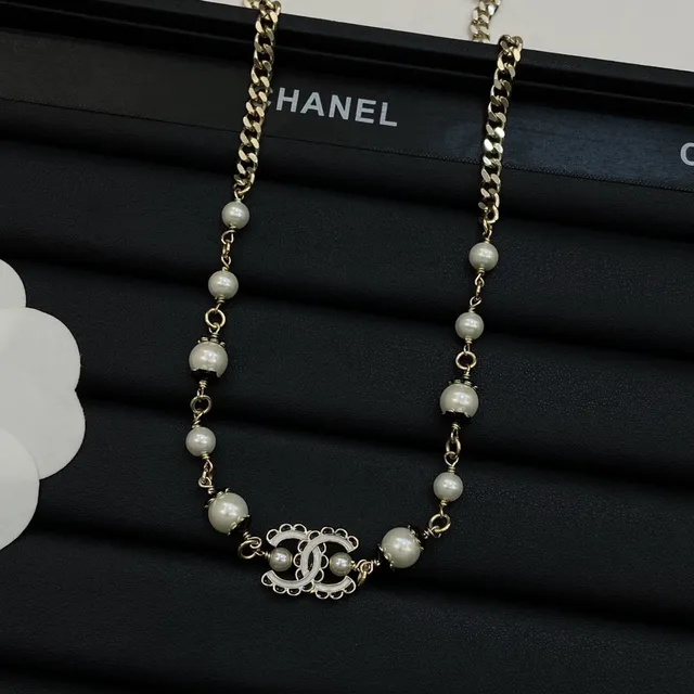 Chanel CC Pearl Necklace Gold Beige Curb Chain Cultured Beads Necklace 5