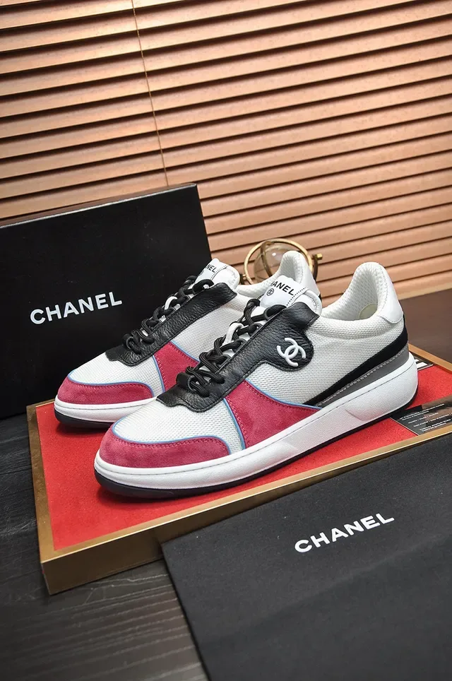 Chanel Color-Blocked Logo Low-Top Lifestyle Sneakers 7