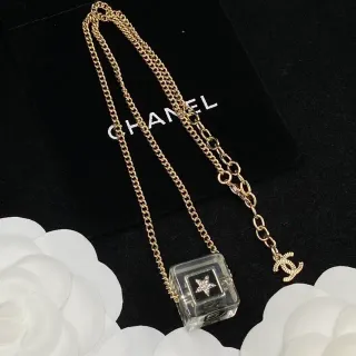 Chanel क्यूब नेकलेस सोने के रंग का पारदर्शी एक्रिलिक तारा पेंडेंट नेकलेस