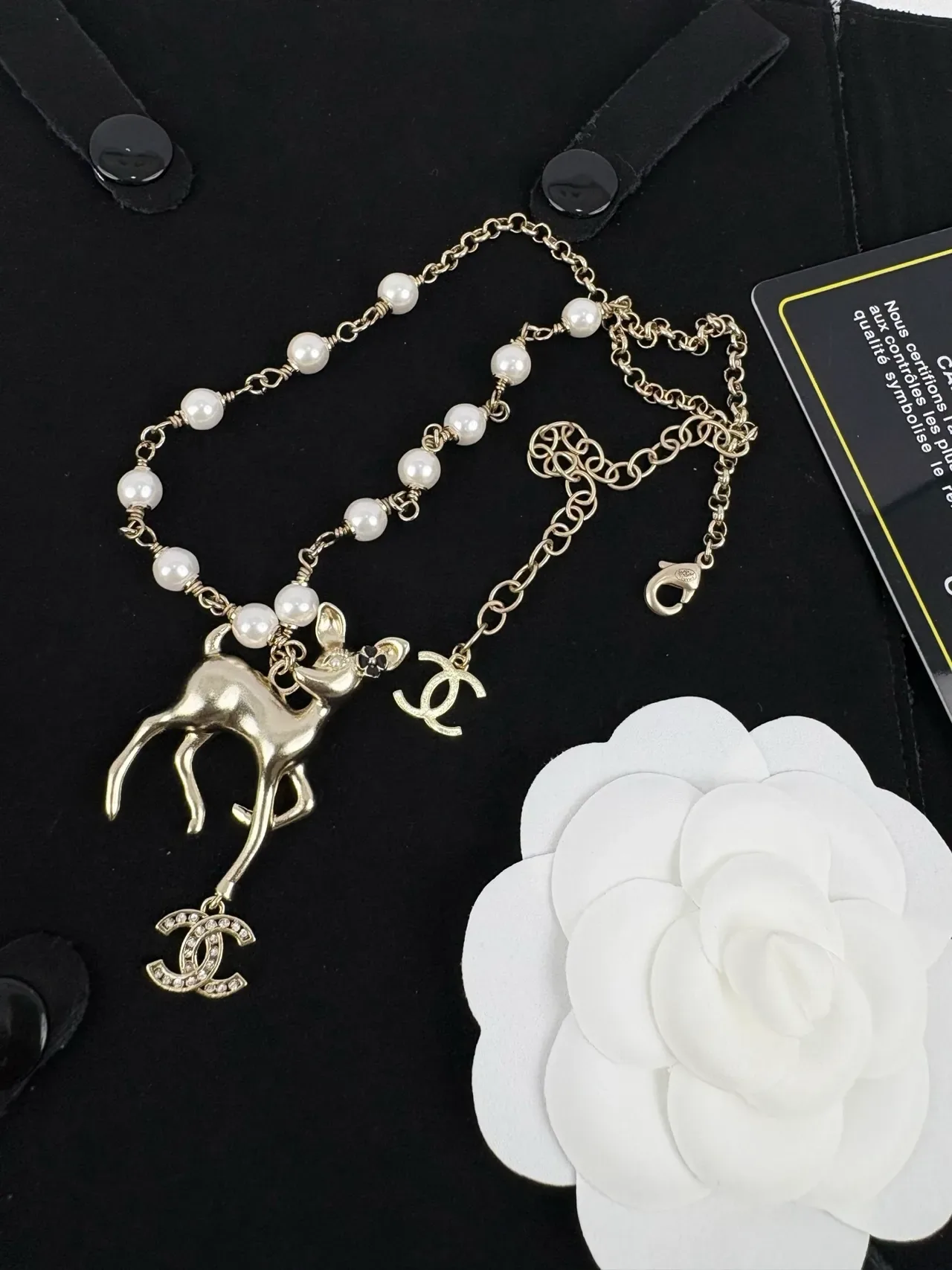 Collier Chanel Pendentif Cerf Perlé Doré 4