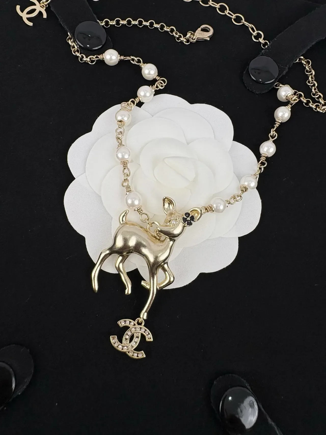 Collier Chanel Pendentif Cerf Perlé Doré 8