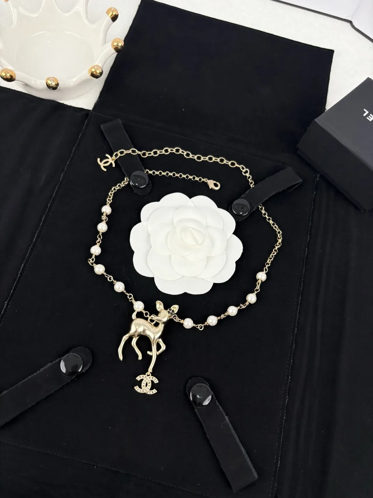 Collier Chanel Pendentif Cerf Perlé Doré 9
