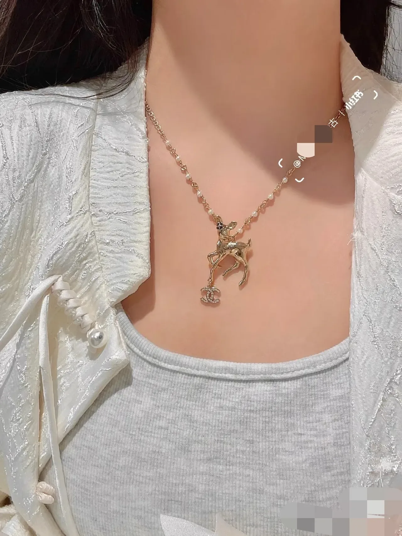 Collier Chanel Pendentif Cerf Perlé Doré 12