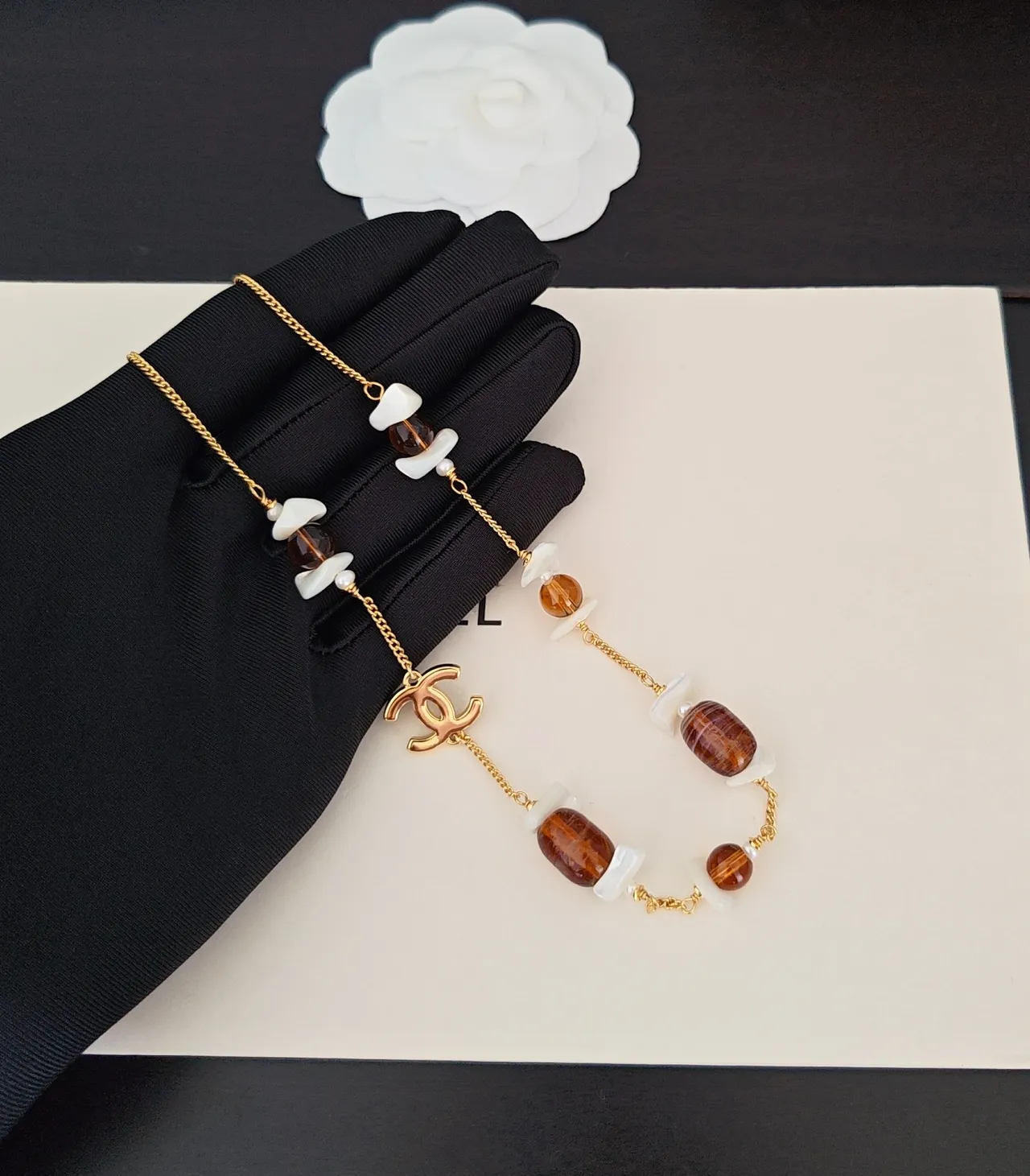 Chanel Chaîne Curb Or Brun Collier Perles Résine Ambre 3