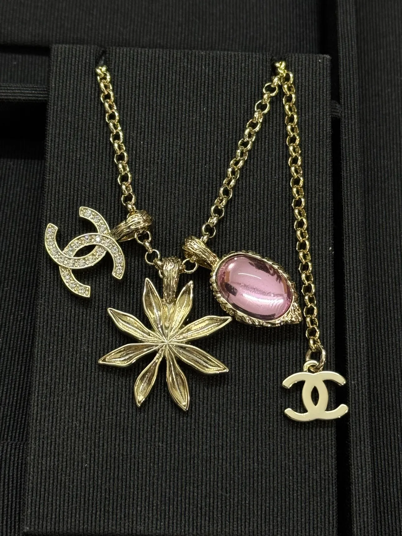 Chanel سلسلة ذهبية وردية متعددة القلادات 5