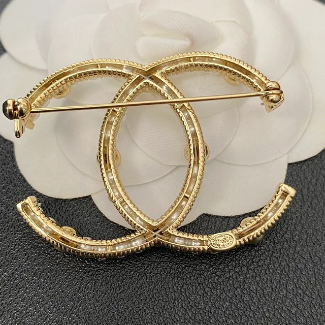 Chanel Gold White Interlocking CC Logo Pearl-Embellished Brooch 3