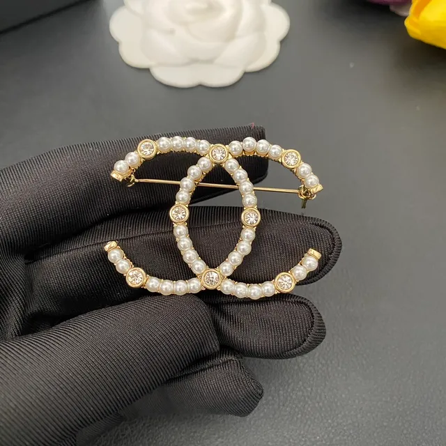 Chanel Gold White Interlocking CC Logo Pearl-Embellished Brooch 4