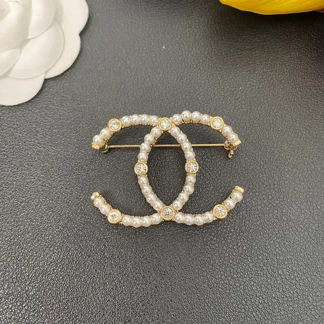 Chanel Gold White Interlocking CC Logo Pearl-Embellished Brooch 6