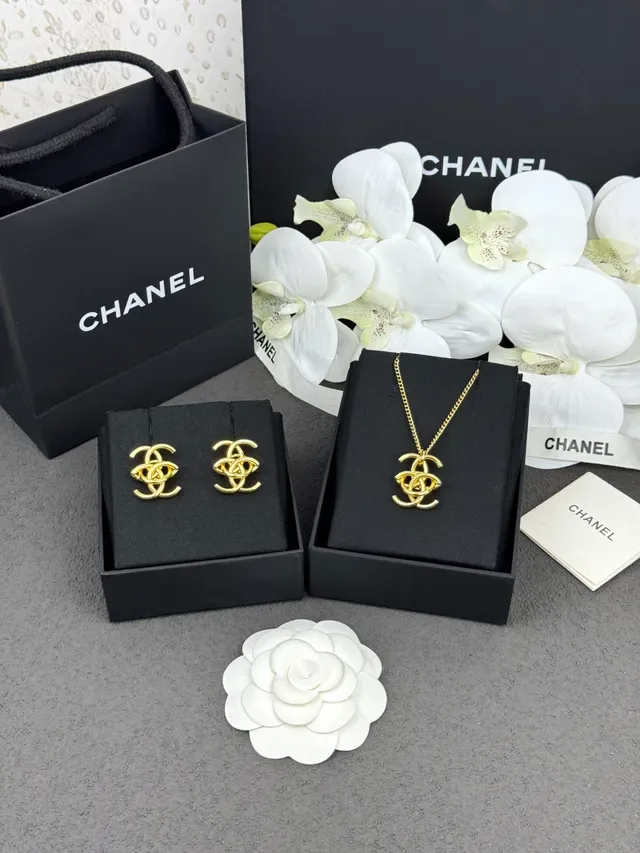 Chanel Interlocking CC Gold Black Logo Metal Necklace 3