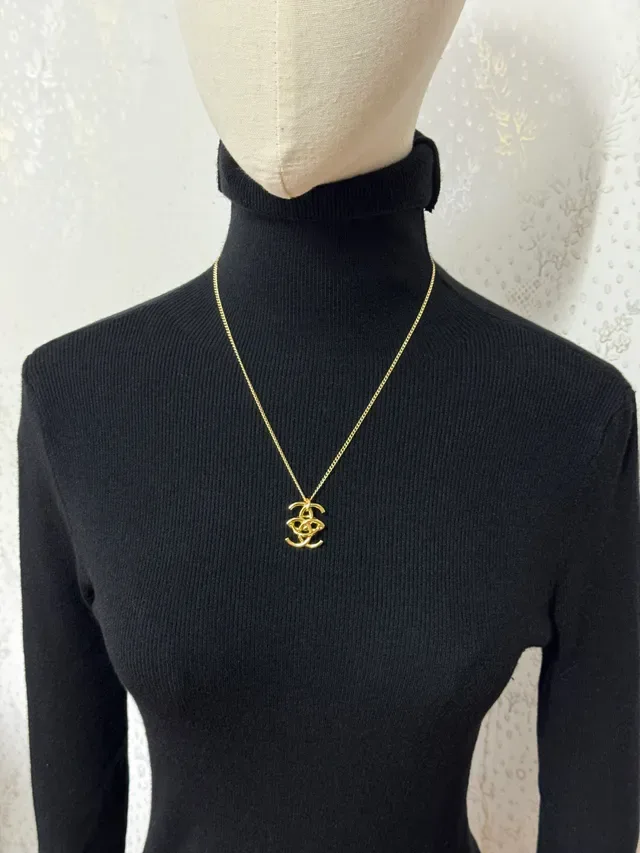 Chanel Interlocking CC Gold Black Logo Metal Necklace 4