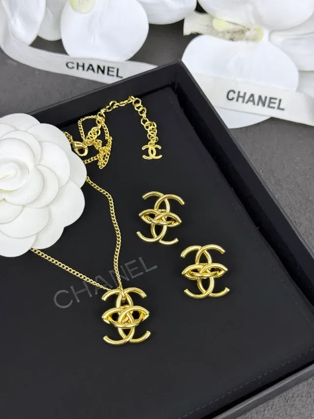 Chanel Interlocking CC Gold Black Logo Metal Necklace 9