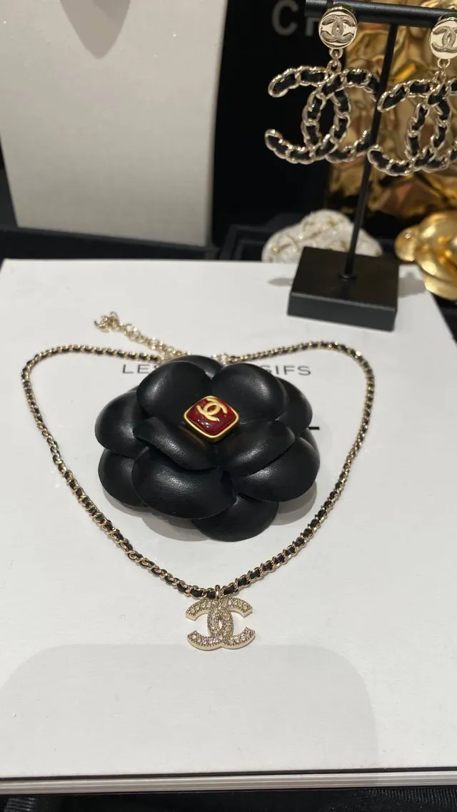 Chanel Interlocking CC Pendant Necklace Black Knit Button-Front Top 6