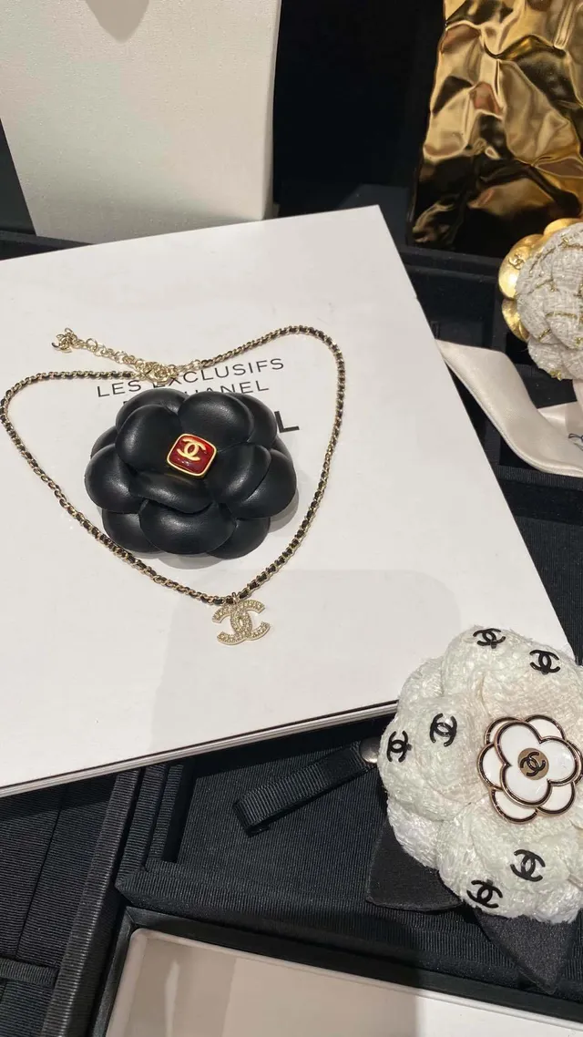 Chanel Interlocking CC Pendant Necklace Black Knit Button-Front Top 7