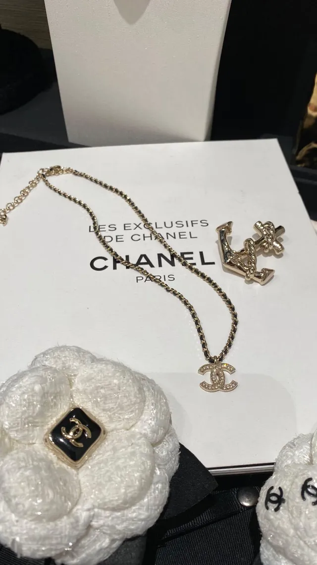Chanel Interlocking CC Pendant Necklace Black Knit Button-Front Top 8