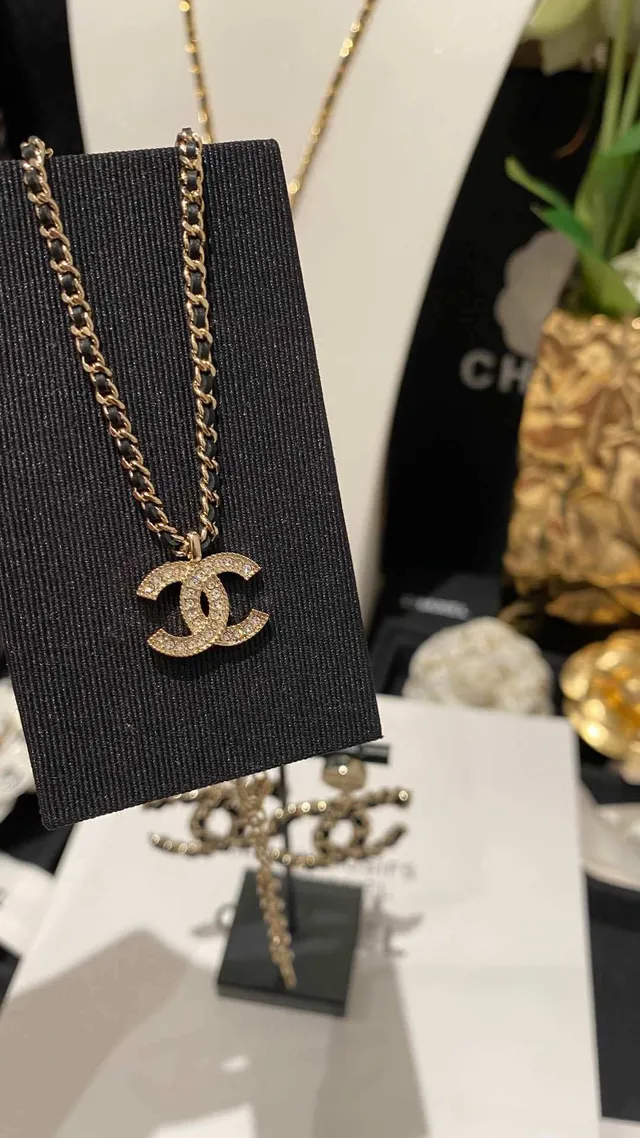 Chanel Interlocking CC Pendant Necklace Black Knit Button-Front Top 9