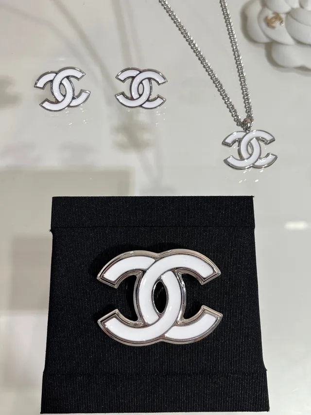 Chanel Interlocking CC White Enamel Silver-Tone Brooch 2