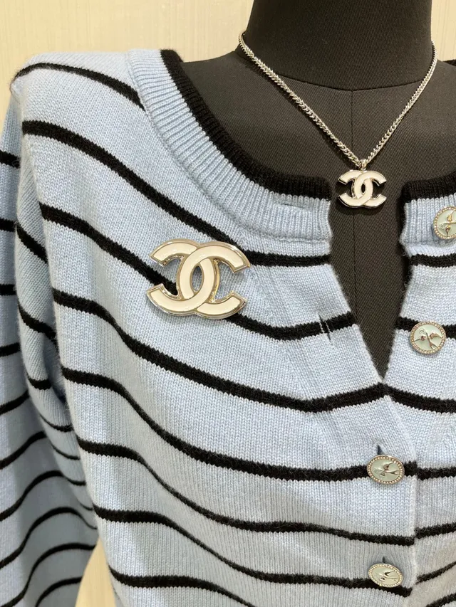 Chanel Interlocking CC White Enamel Silver-Tone Brooch 5