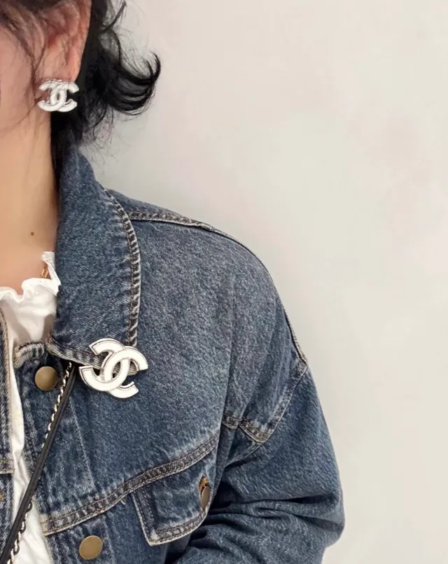 Chanel Interlocking CC White Enamel Silver-Tone Brooch 6