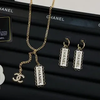 Chanel Logo Pendant Gold White Curb Chain Enamel Necklace
