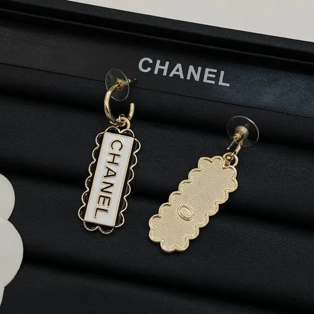 Chanel Logo Pendant Gold White Curb Chain Enamel Necklace 2