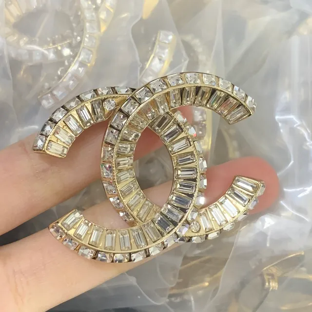 Chanel Compacto de Maquillaje Motivo Esmalte y Broche de Cristal 10