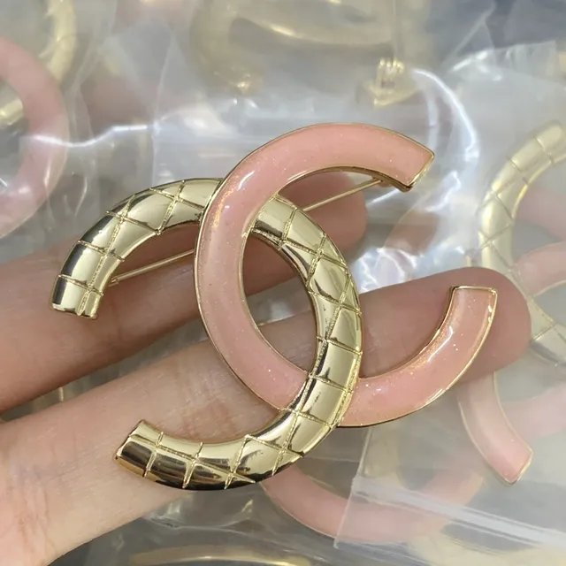 Chanel Compacto de Maquillaje Motivo Esmalte y Broche de Cristal 12