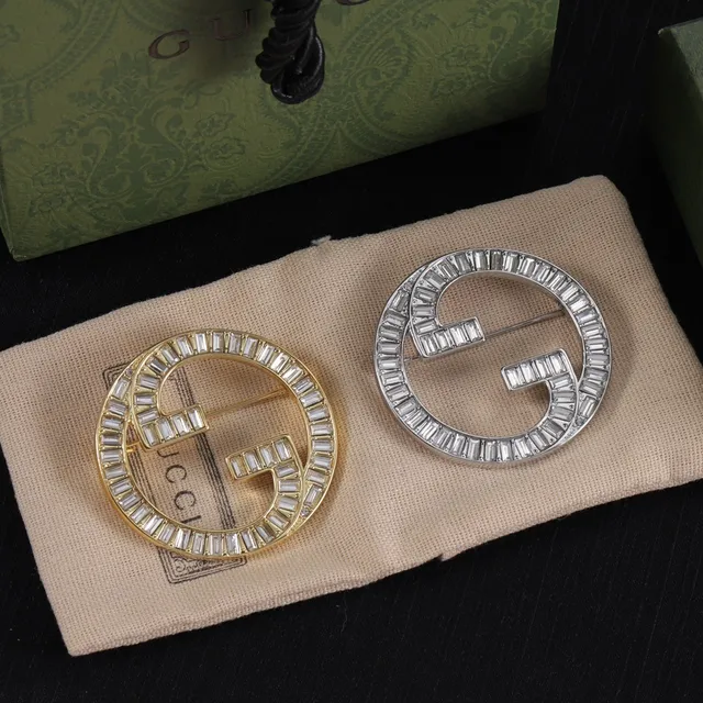 Chanel Compacto de Maquillaje Motivo Esmalte y Broche de Cristal 13