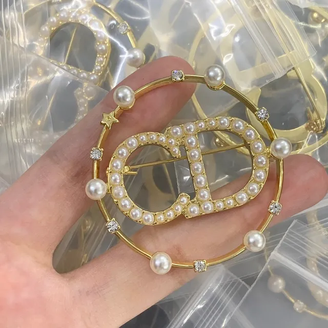 Chanel Compacto de Maquillaje Motivo Esmalte y Broche de Cristal 14