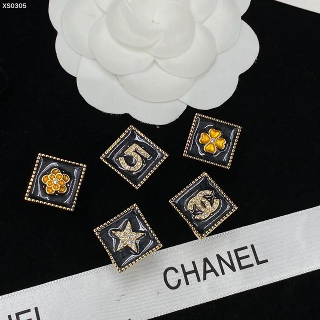 Chanel Compacto de Maquillaje Motivo Esmalte y Broche de Cristal 18