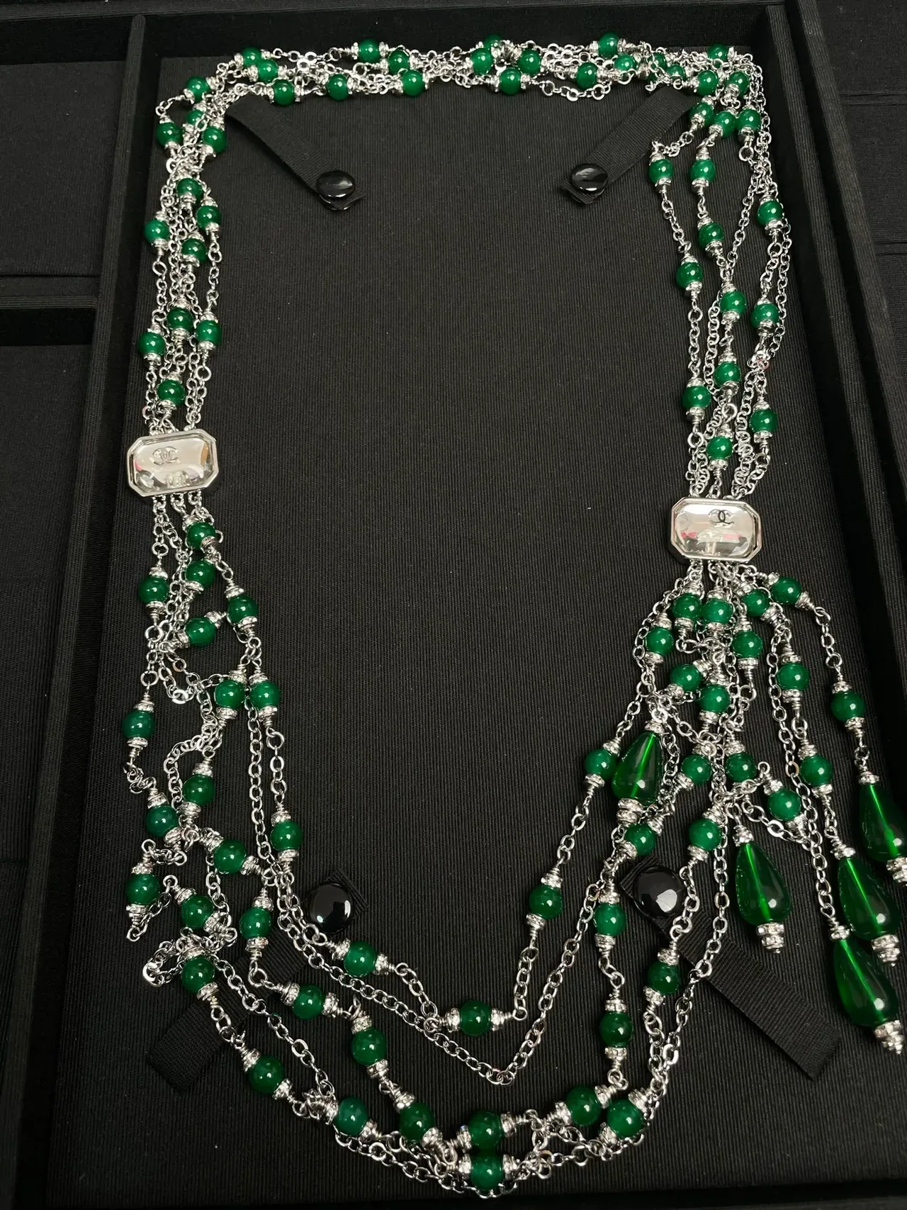 Collier Chanel Multi-Strand Vert Perlé Plaque Logo 3