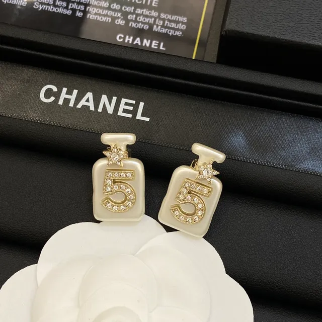 Colar Chanel No. 5 Garrafa de Perfume Dourado Laranja Pendente Pavé-Crystal Numeral 2