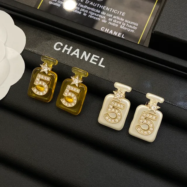 Colar Chanel No. 5 Garrafa de Perfume Dourado Laranja Pendente Pavé-Crystal Numeral 8