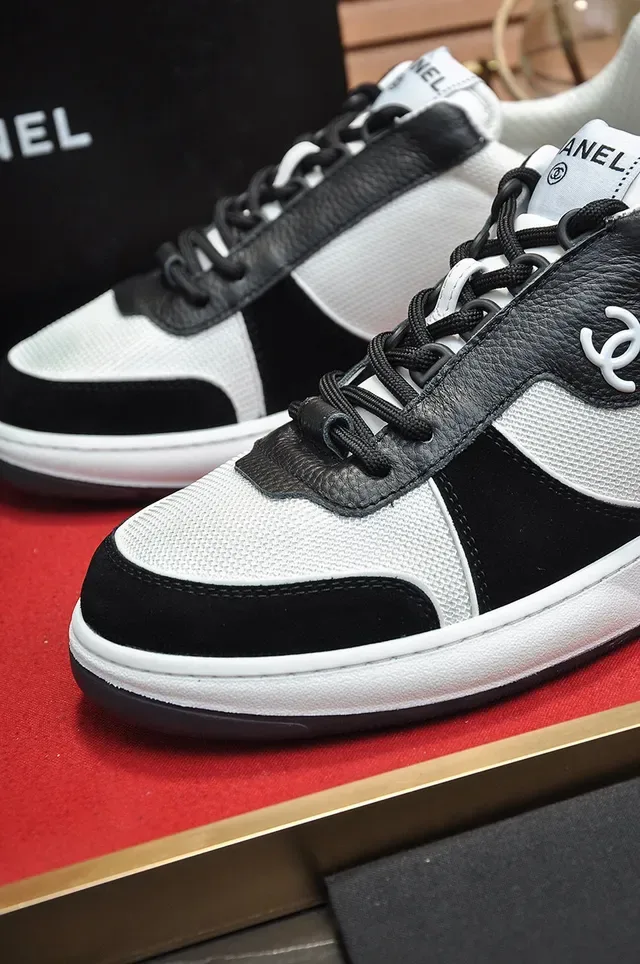 Chanel Panelled Logo Low-Top Lifestyle Sneakers 3