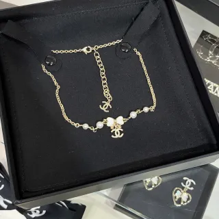 Chanel मोती और पट्टा सजावट सोने की टोन कंगन