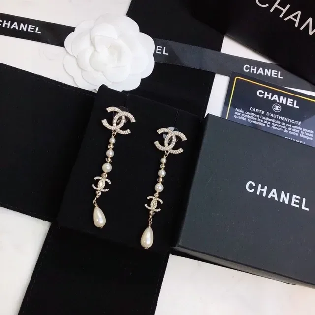 Chanel Pearl and Crystal Drop Earrings 7