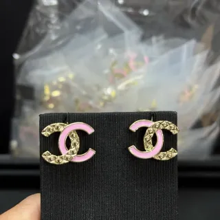 Chanel 粉金 互锁 CC Logo 珐琅耳环