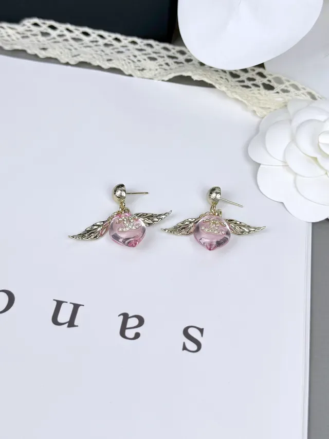 Chanel Rose Résine Ailées CC Logo Boucles d'Oreilles 4