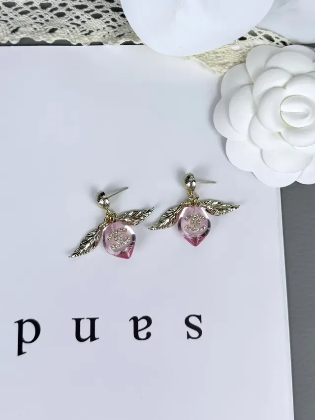 Chanel Rose Résine Ailées CC Logo Boucles d'Oreilles 5