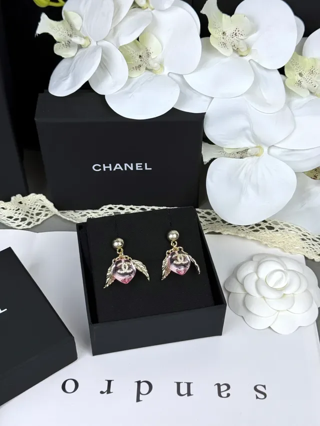Chanel Rose Résine Ailées CC Logo Boucles d'Oreilles 8